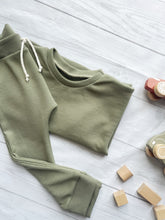 Load image into Gallery viewer, Sweatshirt - Olive